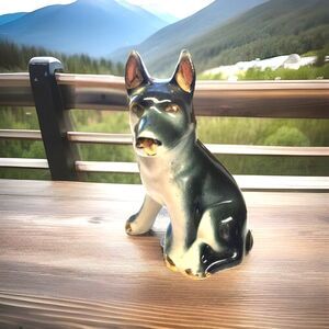 Husky Figurine Sitting Unmarked Hand Painted Porcelain Gold Gilt Trim 3.5”